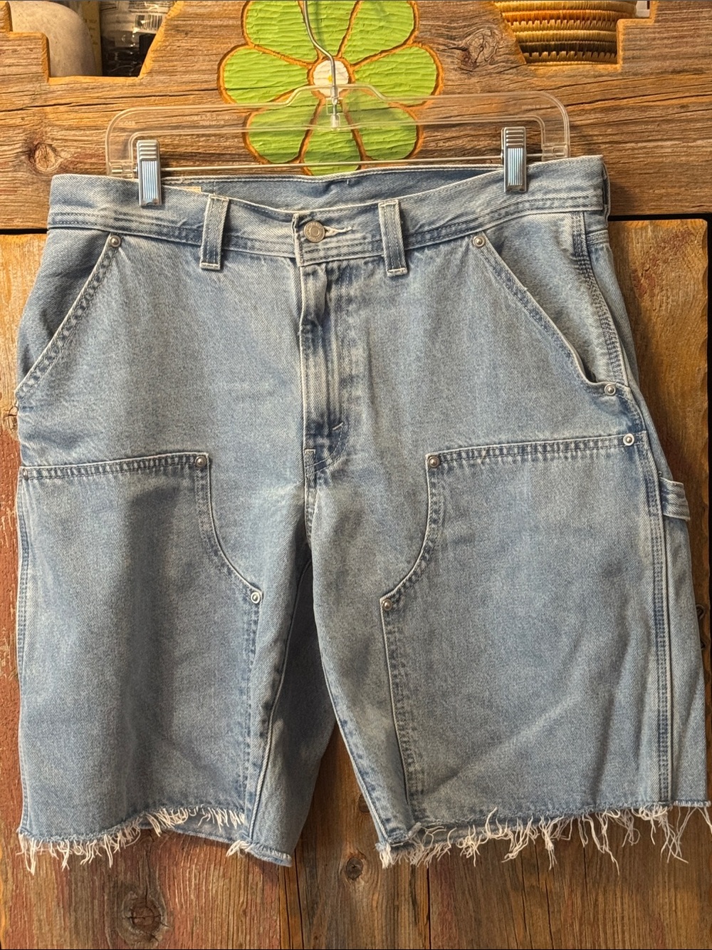 Levi’s Women’s  Light Wash Denim Carpenter Shorts size 29